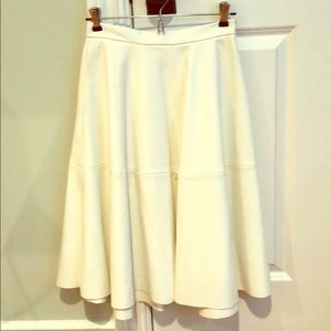 Zara women’s XS faux leather swing skirt in cream